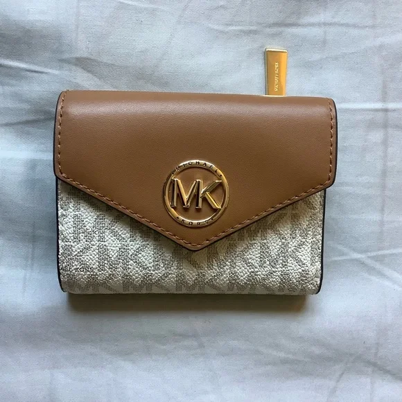 Michael Kors Compact Wallet - Picture 1 of 7